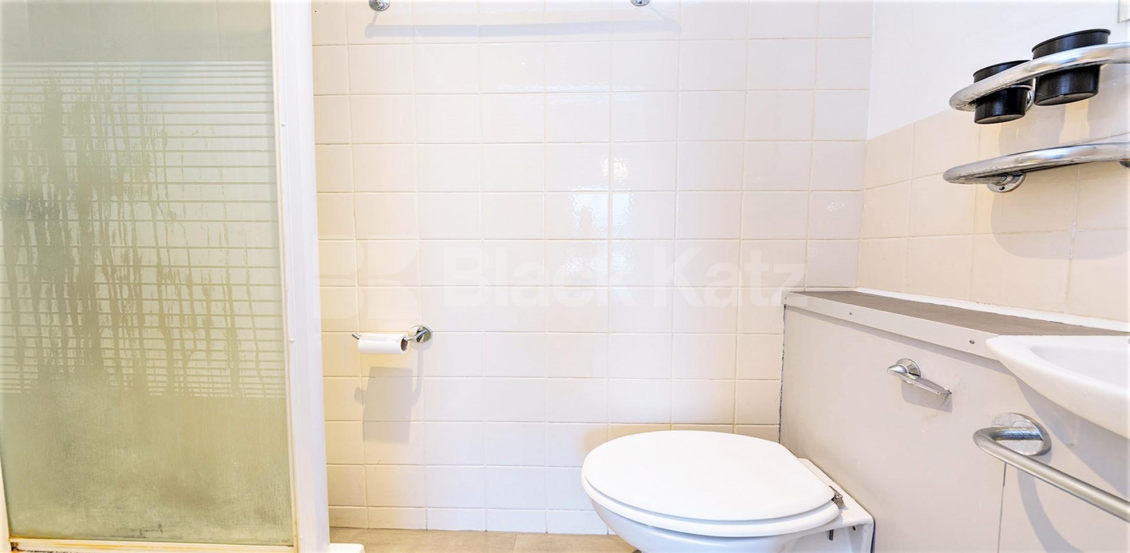 			1 Bedroom, 1 bath, 1 reception Flat			 Fulham High Street, FULHAM 